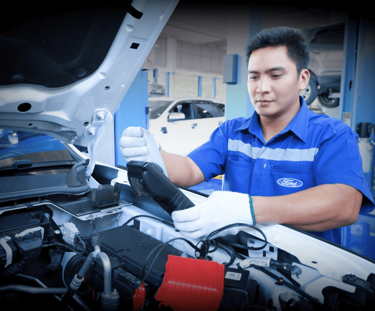 An image of a Ford vehicle technician providing warranty work for a customer.